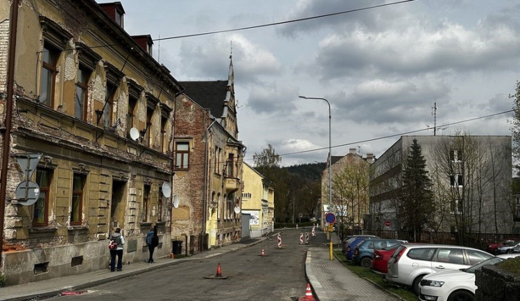 O víkendu se pro dopravu opět otevře celá ulice 5. května v Jablonci