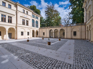 Liberec rozsvítila sto padesát let stará památka. Obnovený Liebiegův palác