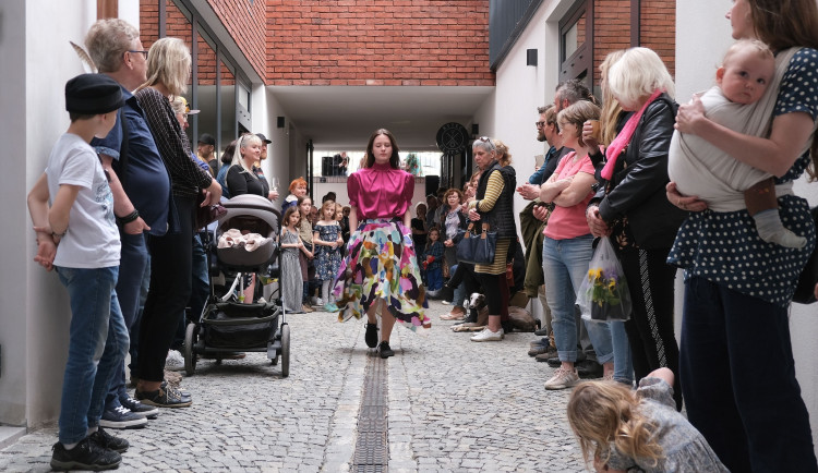 Řemeslná ulička v Turnova při slavnostním otevření.