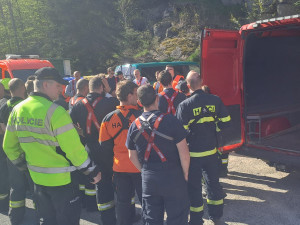 Policie stále pátrá po pohřešovaném muži, nasazen byl vrtulník, psovodi i dron