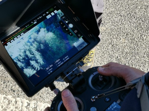 Policie stále pátrá po pohřešovaném muži, nasazen byl vrtulník, psovodi i dron