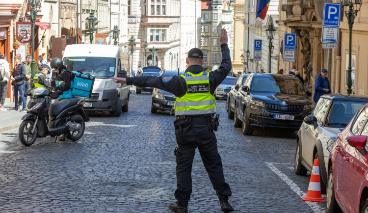 Praha chce příští rok zpoplatnit vjezd do centra pro tranzitní dopravu