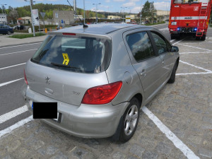 Nehoda na Jablonecku. Žena nabourala do auta a skončila v nemocnici