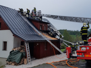 Požár rodinného domu v Roprachticích nad ránem zaměstnal hasiče