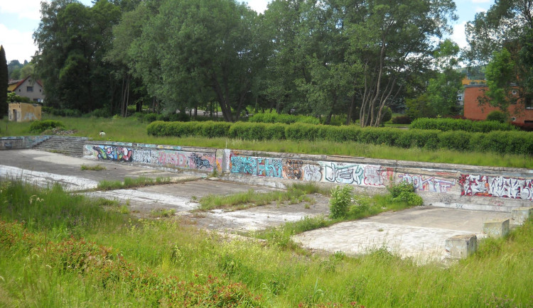 Na místě roky zavřeného koupaliště vybudují v Semilech areál pro náctileté