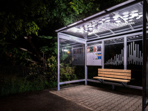 Světový unikát v Kamenickém Šenově. Město se chlubí dalšími skleněnými zastávkami