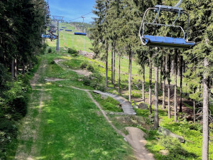 Skiareál Ještěd vyzývá návštěvníky bikeparku k užívání oficiálních tras