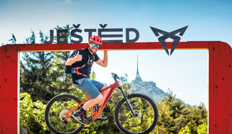 Skiareál Ještěd vyzývá návštěvníky bikeparku k užívání oficiálních tras