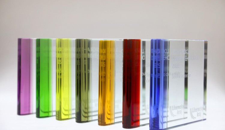 Skleněná cena soutěže Kniha roku Libereckého kraje.