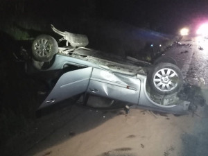 Na příjezdu do Liberce došlo k tragické nehodě. Řidič nezvládl předjíždění, náraz do svahu nepřežil