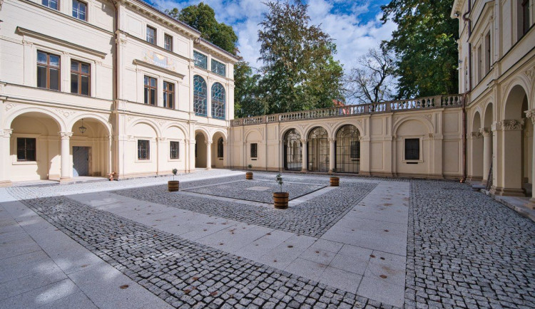 Po rekosntrukci za více než čtvrt miliardy se Liebiegův palác otevřel veřejnosti. V plném provozu bude od podzimu