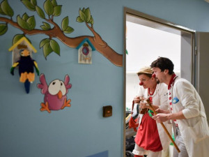 „Nikdy před tím jsem nedělal práci, u které bych byl tak silně vnitřně přesvědčený, že dává smysl,“ říká Zdravotní klaun Jakub Šafránek