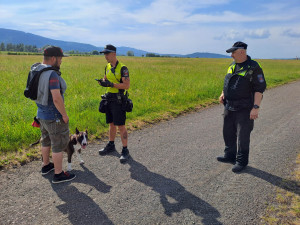 Uklízíte po svém psu? Vyrazili jsme na kontrolu s libereckými strážníky