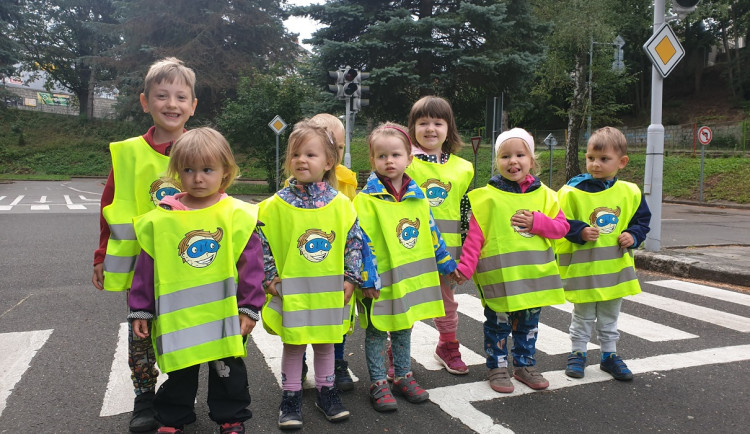 Aby byly děti na procházce v bezpečí