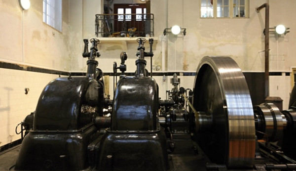 Interiér elektrárny v Rudolfově.