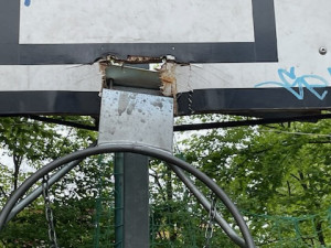 Dětská hřiště v Liberci terčem vandalů. Kontaktuje strážníky, prosí radnice