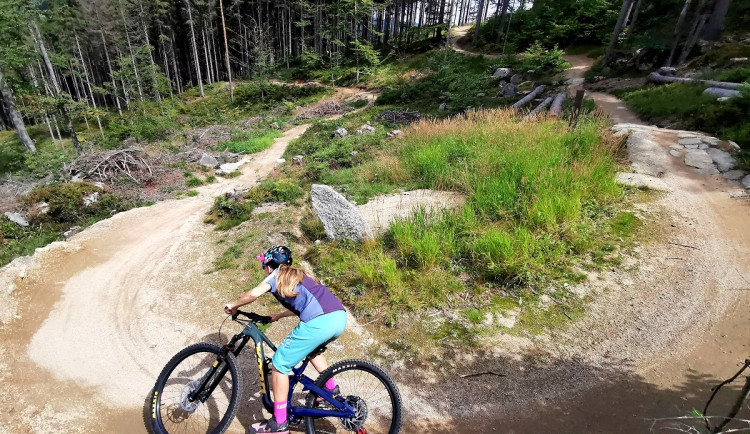 Užijte si zábavu na kole, rozhledy i přírodu na Tanvaldském Špičáku