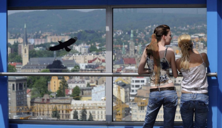 Na střeše krajského mrakodrapu pořádají Léto na vyhlídce