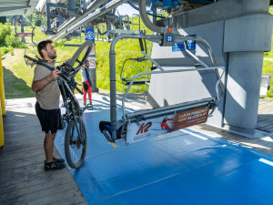 Užijte si zábavu na kole, rozhledy i přírodu na Tanvaldském Špičáku