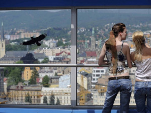 Na střeše krajského mrakodrapu pořádají Léto na vyhlídce