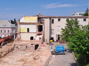 Stavba Centra urgentní medicíny je v plném proudu, nemocnice ji ukázala lidem