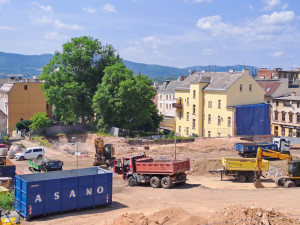Stavba Centra urgentní medicíny je v plném proudu, nemocnice ji ukázala lidem