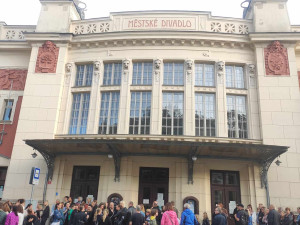 Vrabčáci i Jablonečané se loučili s Pavlem Žurem písní a potleskem