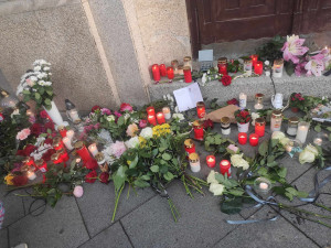 Vrabčáci i Jablonečané se loučili s Pavlem Žurem písní a potleskem