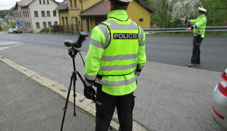 Policisté z Libereckého kraje kontrolovali dodržování rychlosti. Přestupků bylo přes pět set