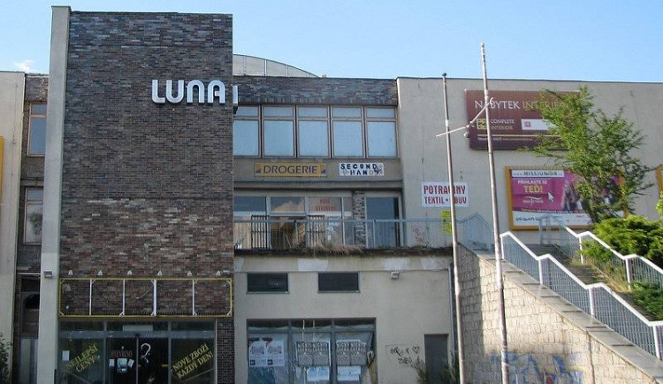 Prostory zrušené pošty v Liberci na Kunratické obsadí nábytková banka