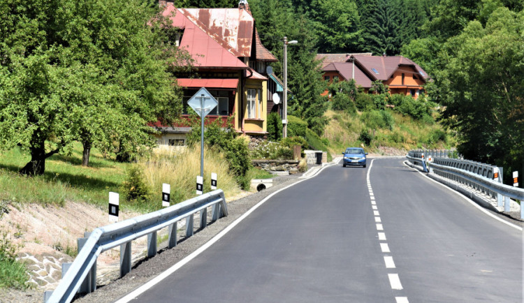 První etapa rekonstrukce silnice u Benešova je u konce