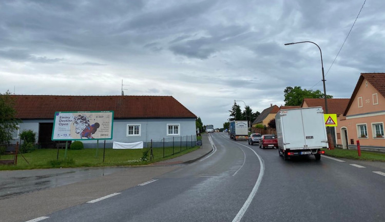 Bojíme se o děti, říká starostka. Čekání na obchvaty u Českých Budějovic pokračuje