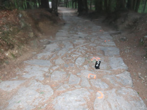 Turistku zranil valící se pivní sud, uvolnil se z přívěsného vozíku