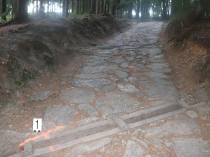 Turistku zranil valící se pivní sud, uvolnil se z přívěsného vozíku