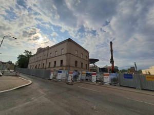 Husovkou neprojedete, uzavírka části ulice potrvá do druhé půlky srpna