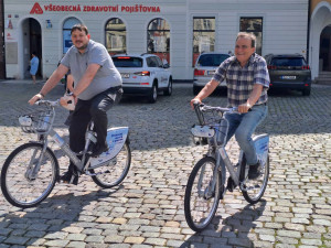 Do libereckých ulic vyjela sdílená kola. Čtvrt hodina jízdy je zdarma