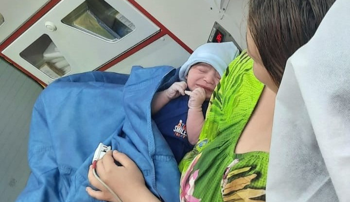 Miminko z Liberecka spěchalo na svět. Pomohli mu záchranáři