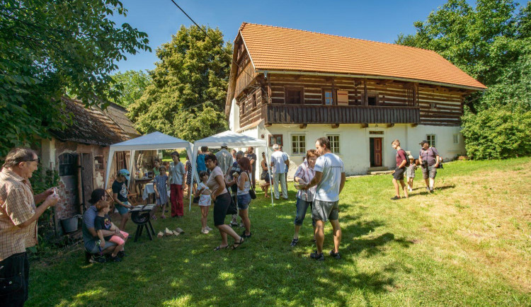 Dolení mlýn v Bradlecké Lhotě.