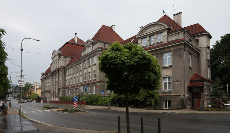 Liberec má dvě nové památky, školu na Husově ulici a kino Varšava