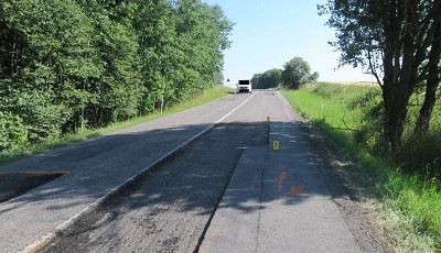 Policie hledá řidiče, který u Jenišovic ohrozil motocyklistu