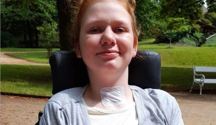 Bára bojuje společně se svojí mamkou za lepší život.