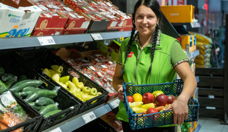 Kdo plýtvá jídlem, vyhazuje tisíce do koše