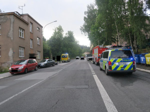 Řidička si nevšimla malého motorkáře a vjela mu rovnou do cesty