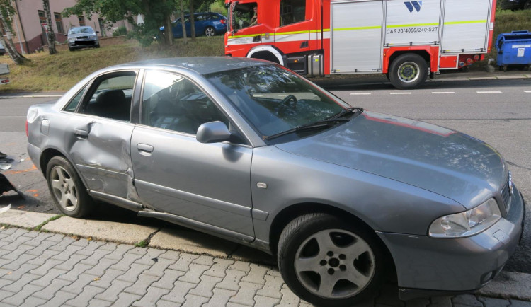 Řidička si nevšimla malého motorkáře a vjela mu rovnou do cesty