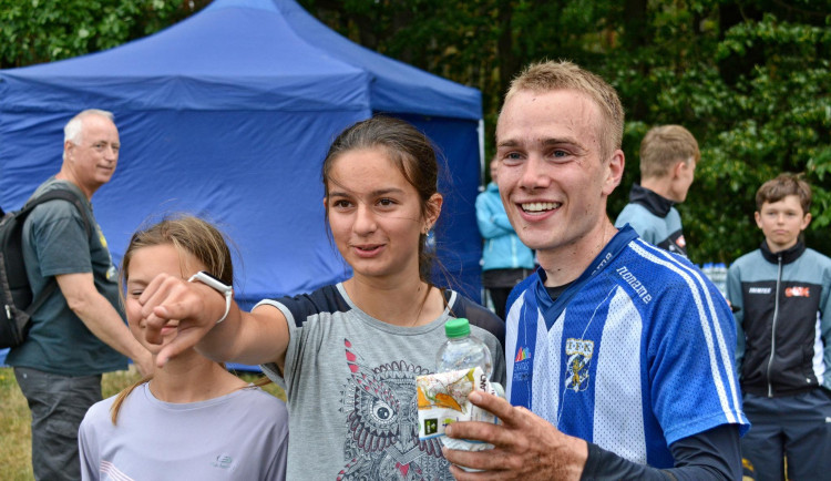Norský závodník Kasper Fosser po doběhu jedno ze závodů.