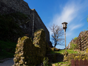 Zažijte romantické večery na Troskách, v letním kině nebo u táboráku