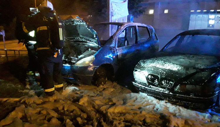 Požár aut na Kunratické.