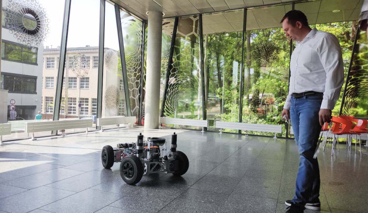 Liberečtí vědci vyvinuli autonomní elektromobil, řadí ho k nejlepším projektům EU