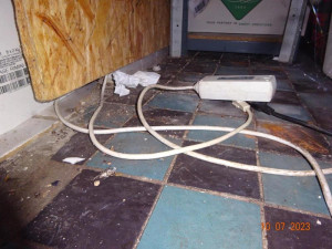 Dříve vyhlášenou zmrzlinárnu zavřela inspekce. Našla trus hlodavců i plesnivé potraviny