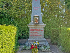 Pomník válečným obětem v Chrastavě se dočkal revitalizace